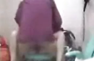 有一个朋友的家伙在肛门裂缝中撕毁了他的女朋友