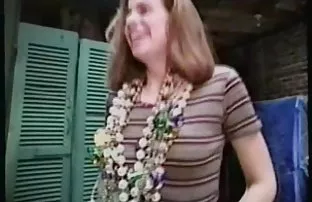 淫荡的俄罗斯护士唤醒了一个男人发生性关系