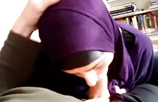 成熟的色情护士给黑人支付儿子的债务