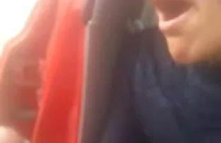 俄罗斯荡妇满意吮吸强壮的阴茎