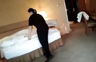 父亲他妈的他们的女儿的女仆。 3. 巨大的阴蒂